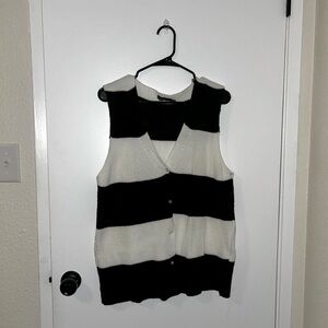 Boohoo Black and White V-Neck Sweater Vest